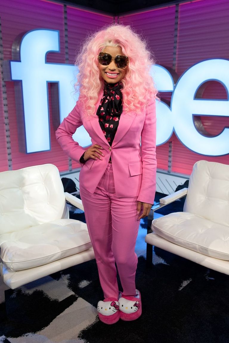 Celebrities Wearing House Slippers in Public Comfy Celebrity Shoes