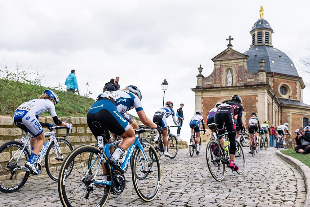 Finnish national champion, Lotta Lepist&ouml; fights up Murr van Gerardsbergen - Pajot Hills Classic 2016