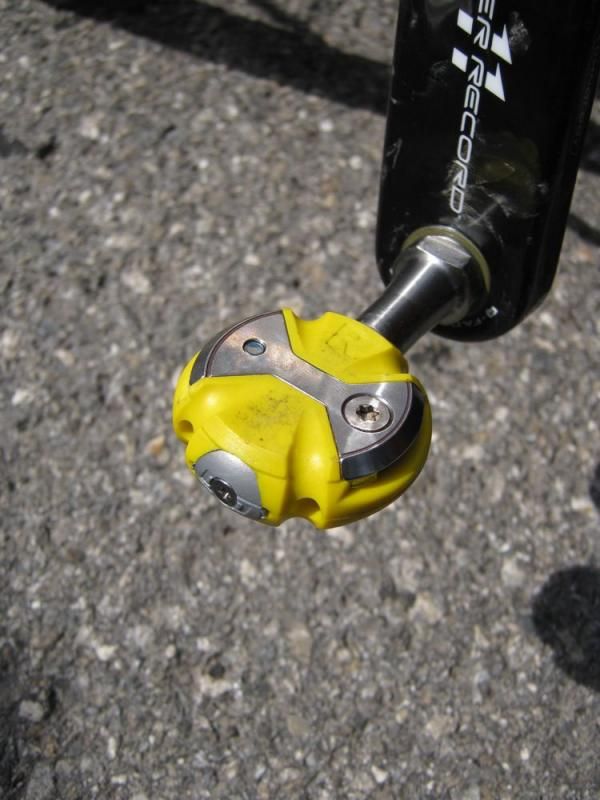 Yellow pedals on the csrbon cranks
