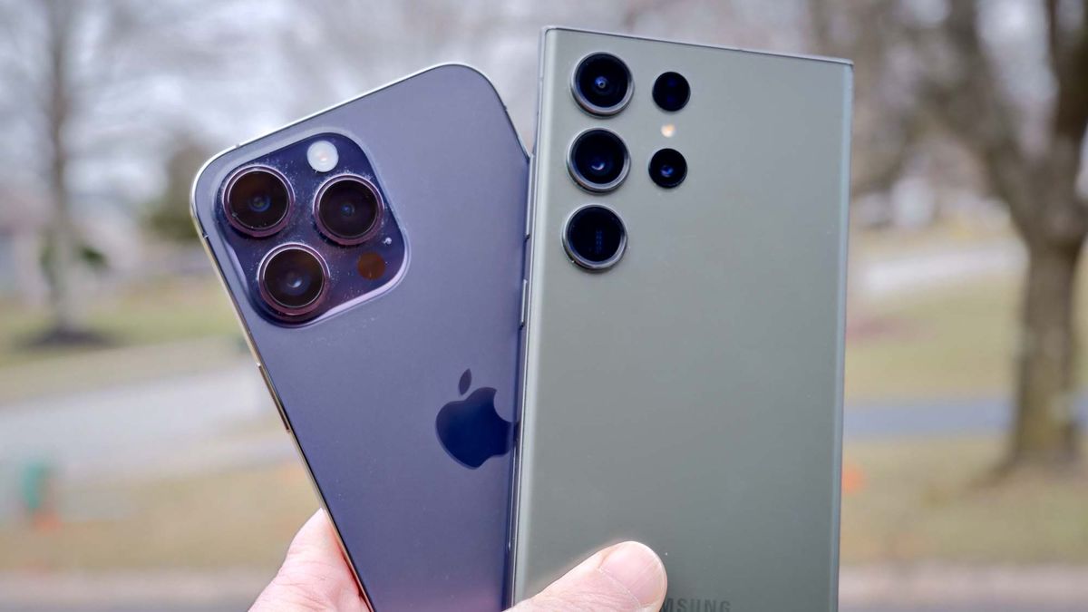 iPhone 15 Pro Max vs Galaxy S21 Ultra: Can an aging Samsung flagship still  be competitive? - PhoneArena