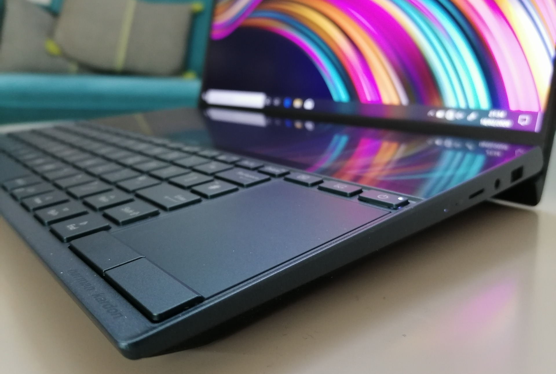 ASUS Zenbook Duo review - 6 things to know about the new ASUS laptop