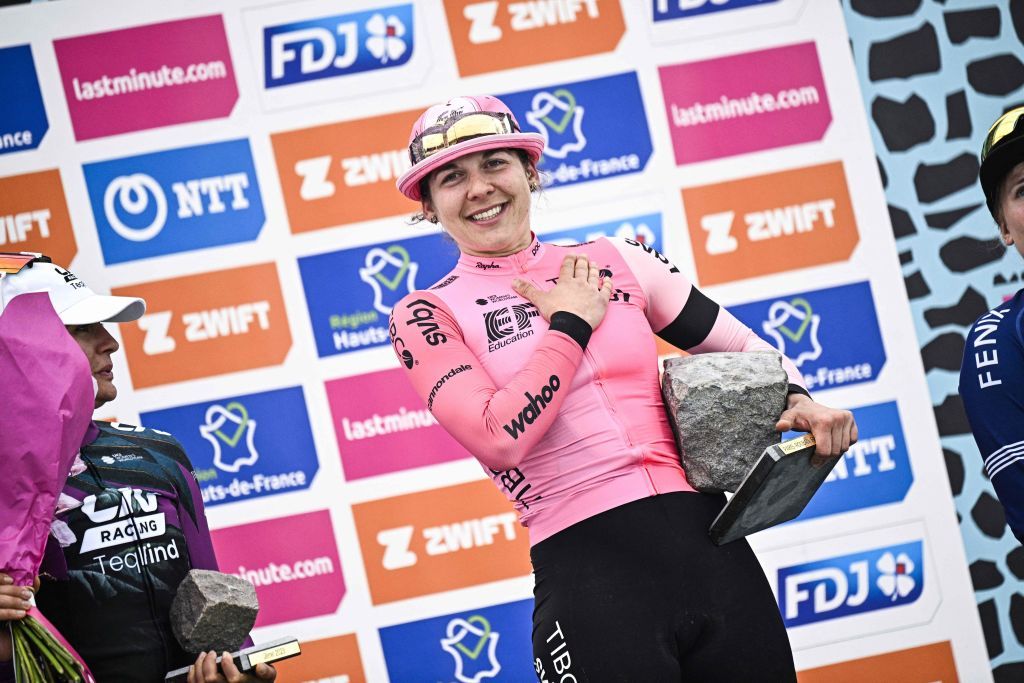 Alison Jackson (EF Education-TIBCO-SVB) wins Paris-Roubaix Femmes avec Zwift