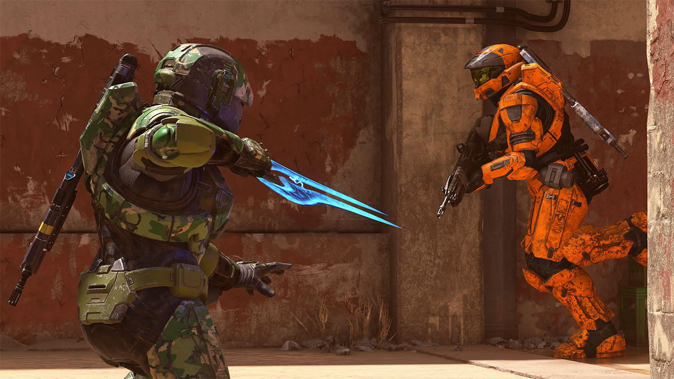 Two Infinite Spartan Halo in battle, one holding the Energy Sword