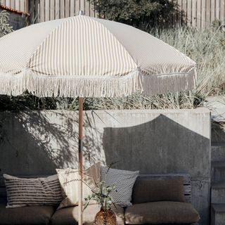 simple covered decking idea with umbrella