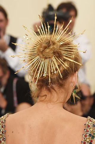 Hair, Hairstyle, Fashion, Headpiece, Fashion accessory, Event, Hair accessory, Haute couture, Chignon,