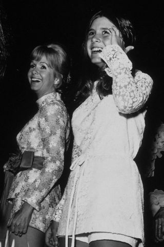 Just one day after the death of her daughter Carrie Fisher, screen legend Debbie Reynolds dies