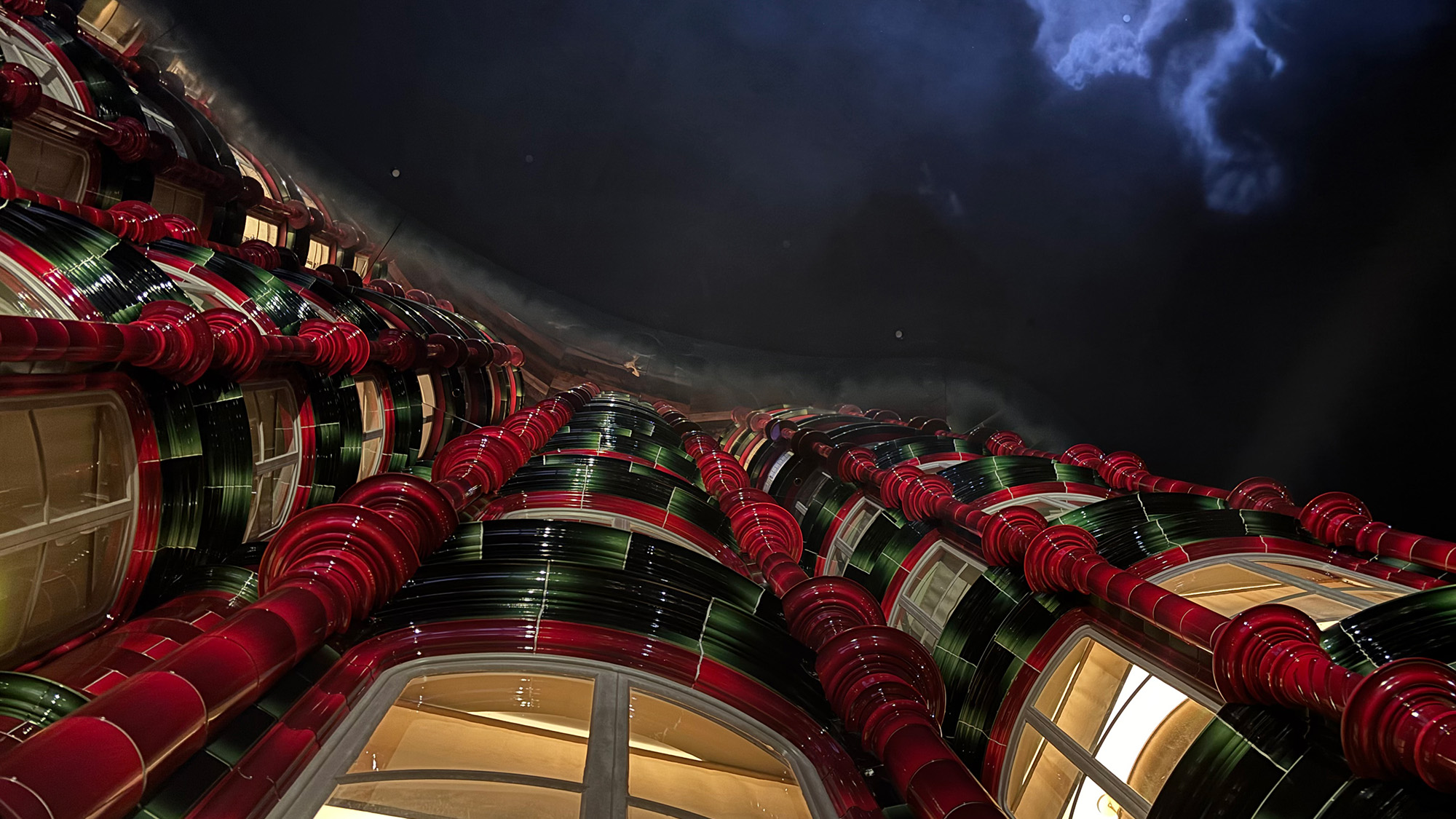 A look at the mirrored rim ceiling on The Battle at the Ministry queue, Epic Universe.