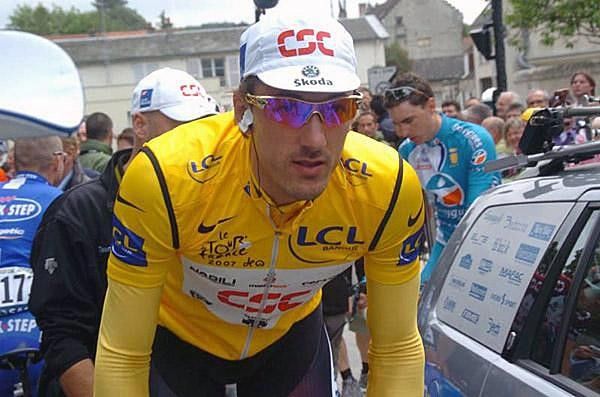 Cancellara in yellow at the start of stage four