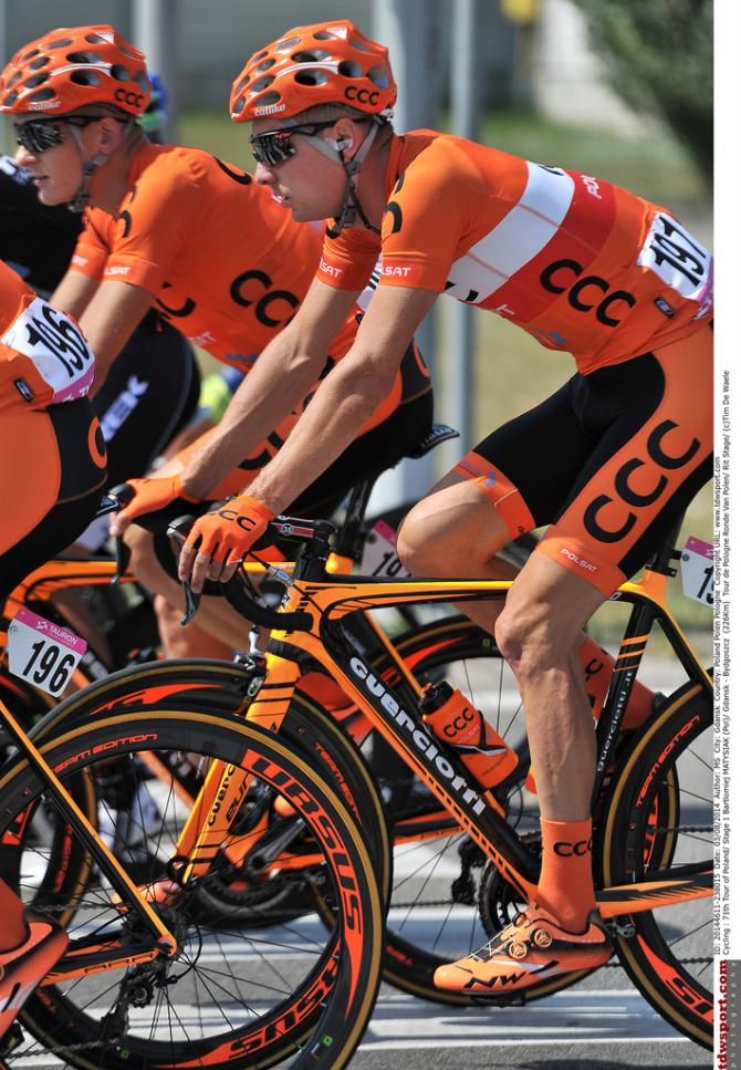 Another angle of the orange, red and white jersey of Bartłomiej Matysiak
