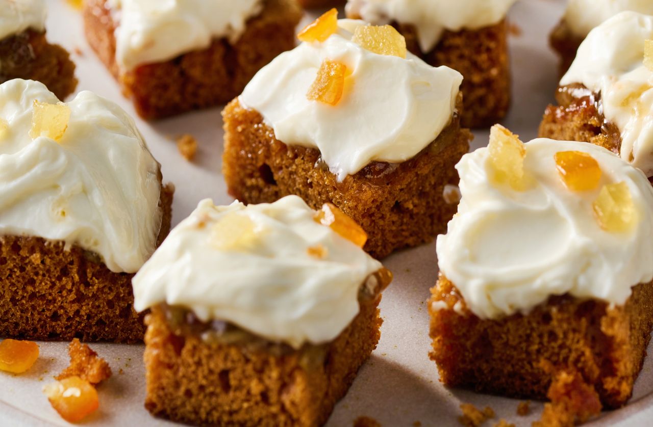 Mini gingerbread cakes