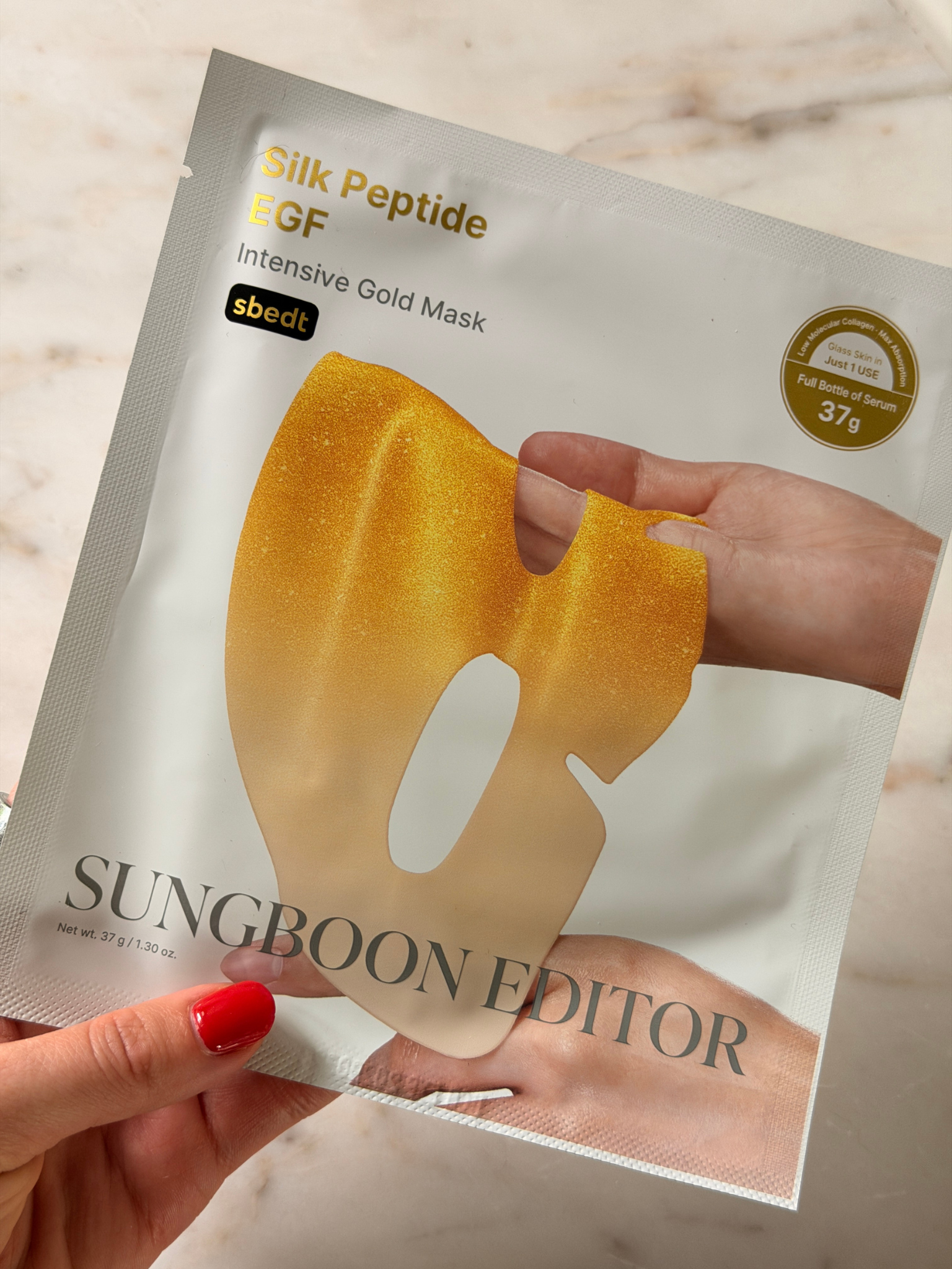Freelance beauty editor Grace Day holding the Sungboon Editor face mask