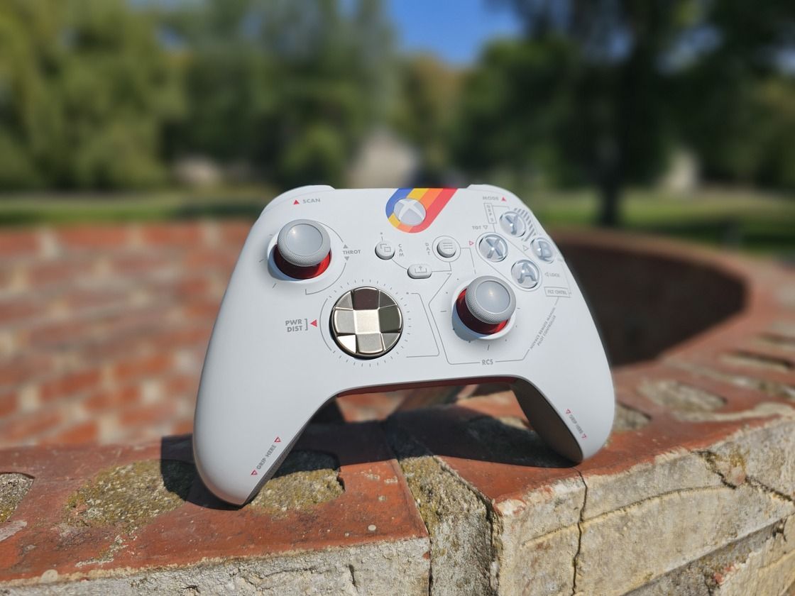 Starfield controller and headset photos placed in a rustic setting.