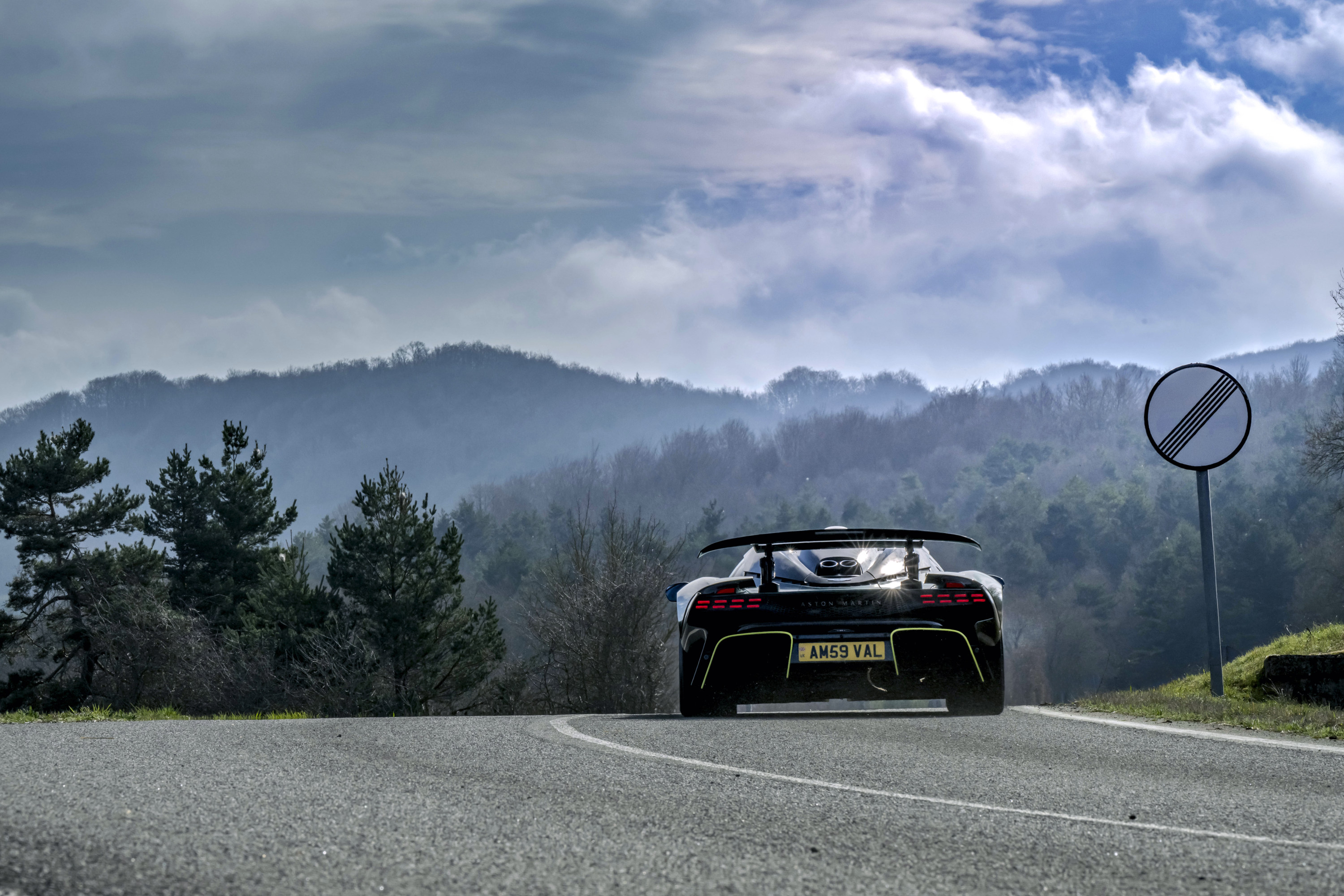 Aston Martin Valhalla