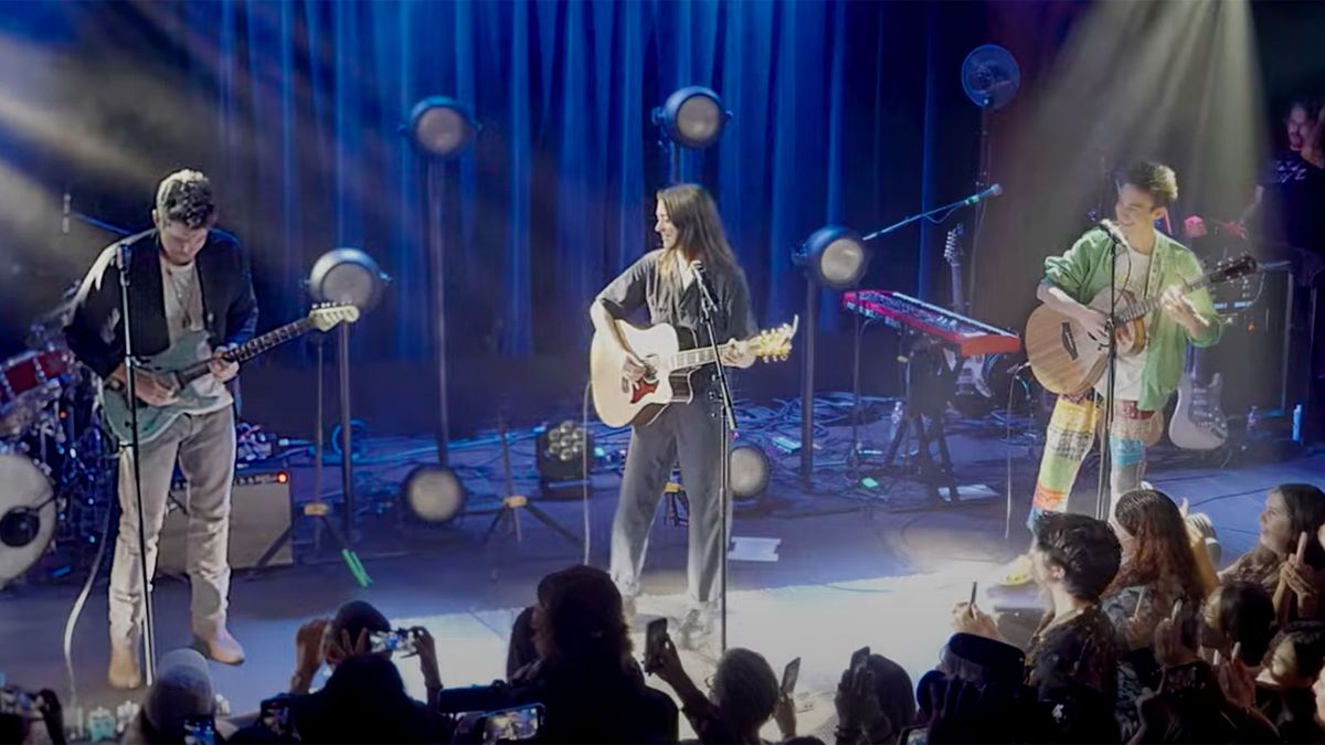 Watch John Mayer wield his custom Charvel for a performance of Never Gonna Be Alone featuring Jacob Collier and Lizzy McAlpine