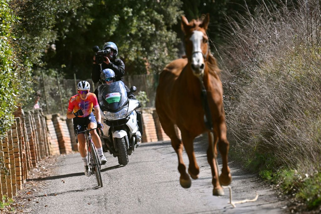 [SAT] Strade Bianche Women Live Vollering, Kopecky star once again