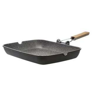 Black grill pan with wooden handle