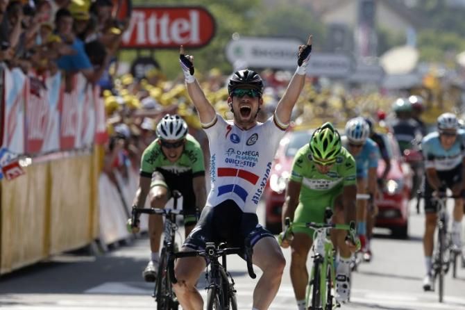 Mark Cavendish (Omega Pharma-QuickStep) wins stage 13 of the Tour de France from a select, 14-man front group