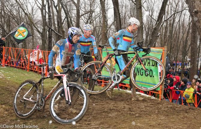 Sven Nys (BEL) entering an off-camber section of course