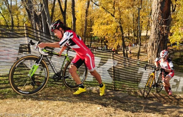 Crystal Anthony (Cyclocrossworld.com) racing to 9th place