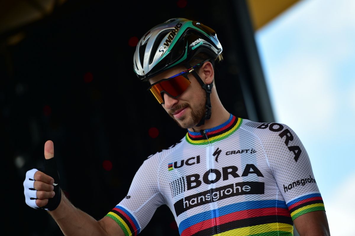 Peter Sagan smiles and waves before stage 4. He would end the stage with a DSQ against him name and out of the race