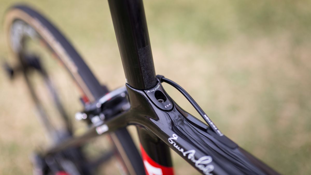 The seat post is secured via a wedge system in the top tube of the frame