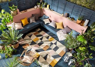 garden color schemes: Traumteppich.com set-up with outdoor rug and corner sofa