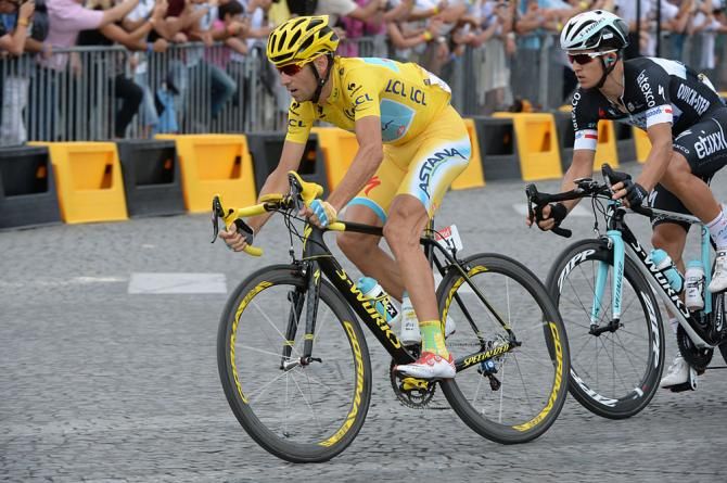 Vincenzo Nibali in yellow on the final day