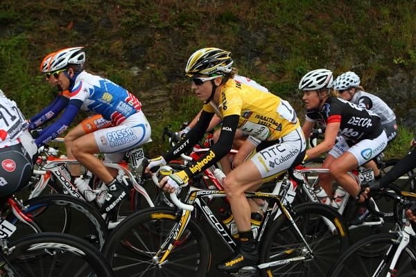 Race leader Judith Arndt (HTC - Columbia Women) in the bunch.