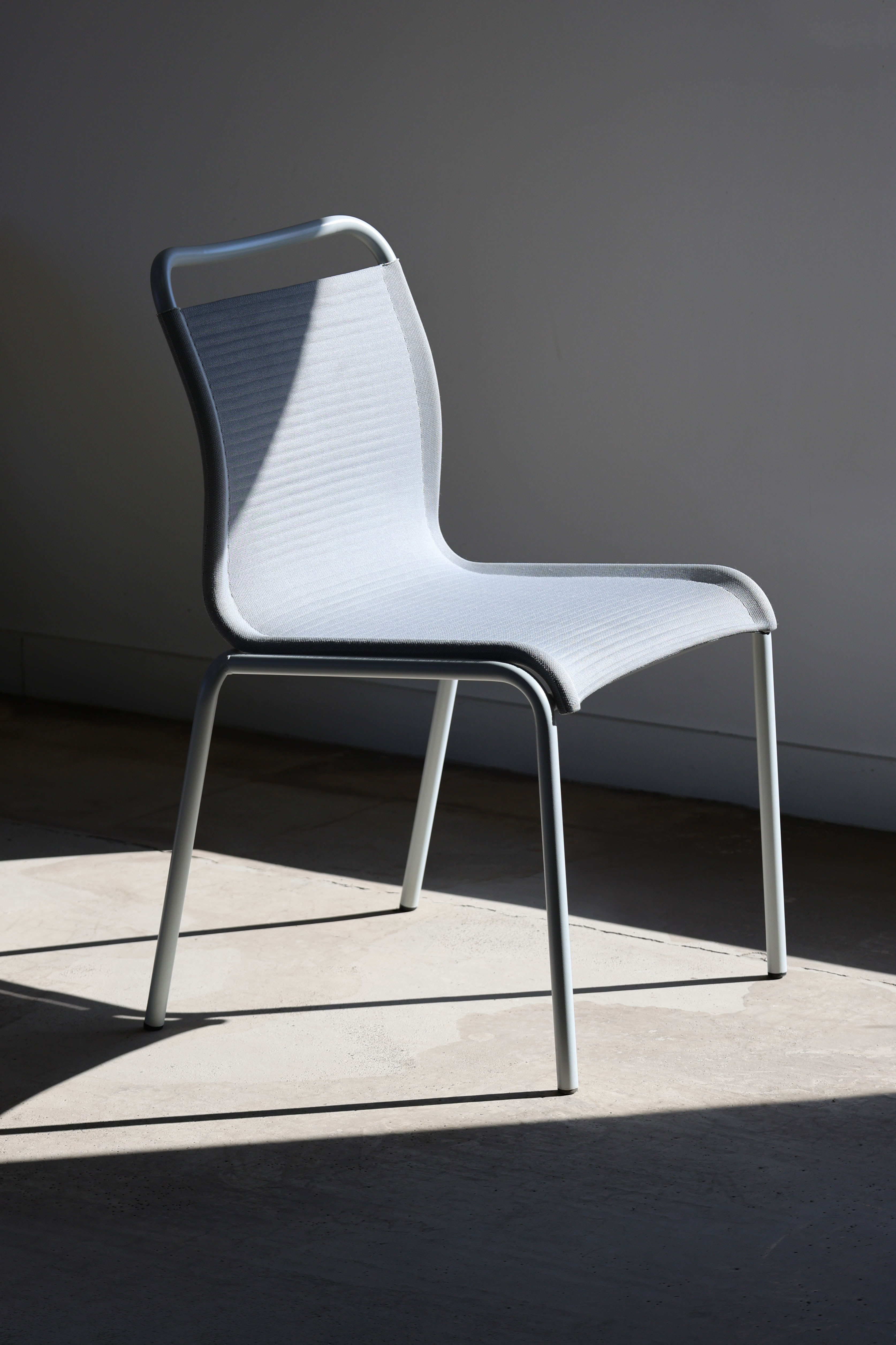 grey tubular aluminium frame chair