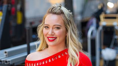 NEW YORK, NY - JUNE 12: Actress Hilary Duff is seen filming 'Younger' in Union Square on June 12, 2017 in New York City. (Photo by Gotham/GC Images)