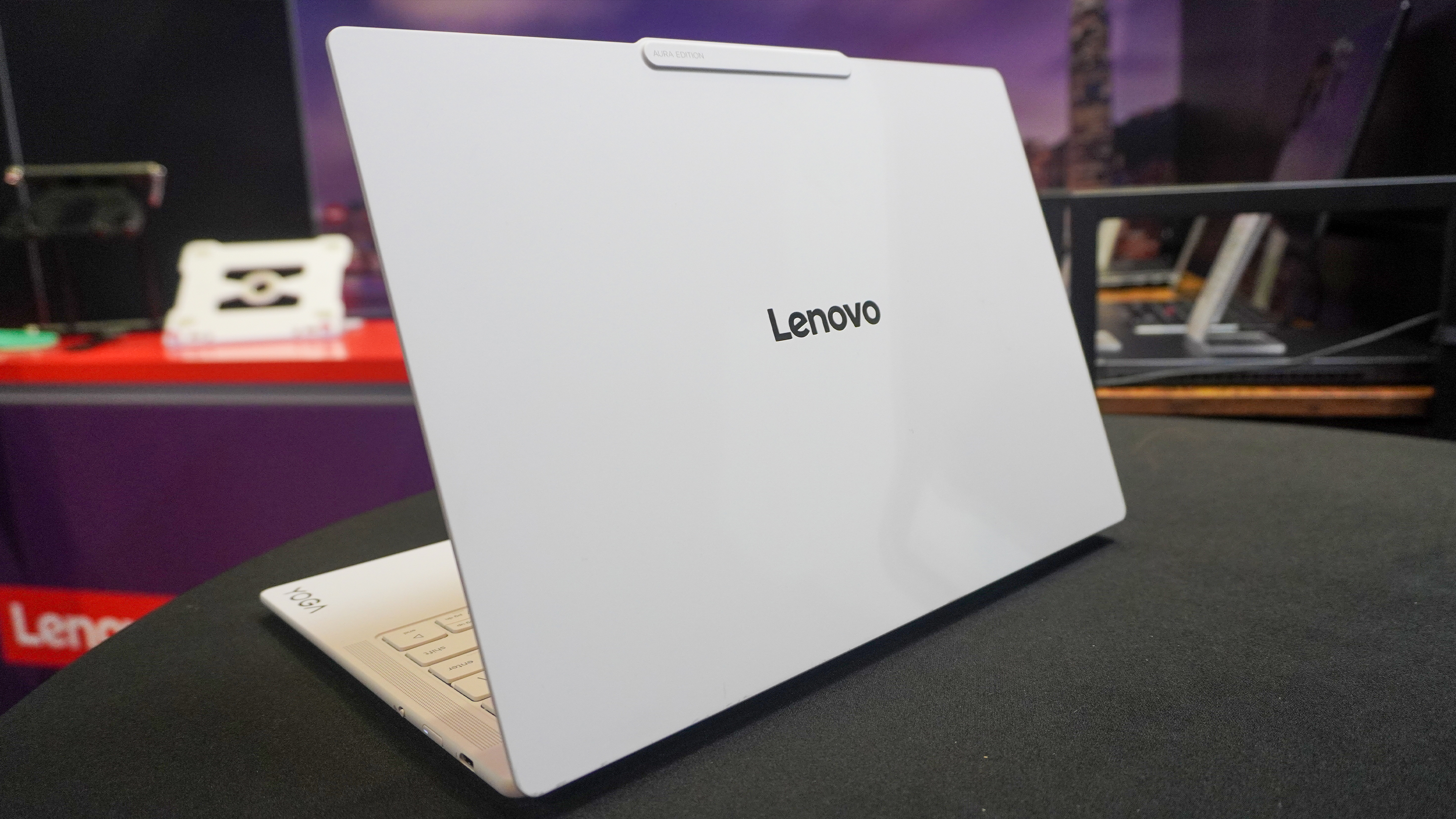 Lenovo Yoga Slim 7i Ultra Aura Edition