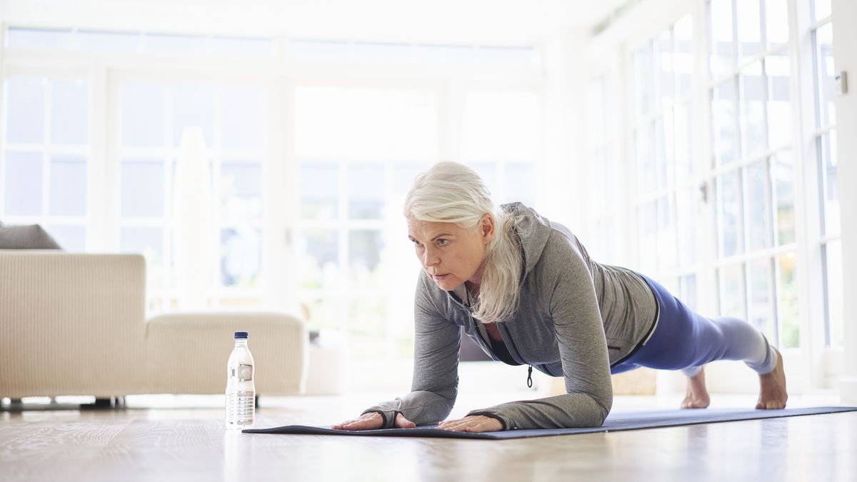 Plank exercise: How to correctly perform the move and variations to try ...