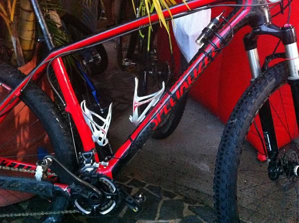 Lube storage and delivery. This system is for helping racers with La Ruta's effects on riders' drivetrains