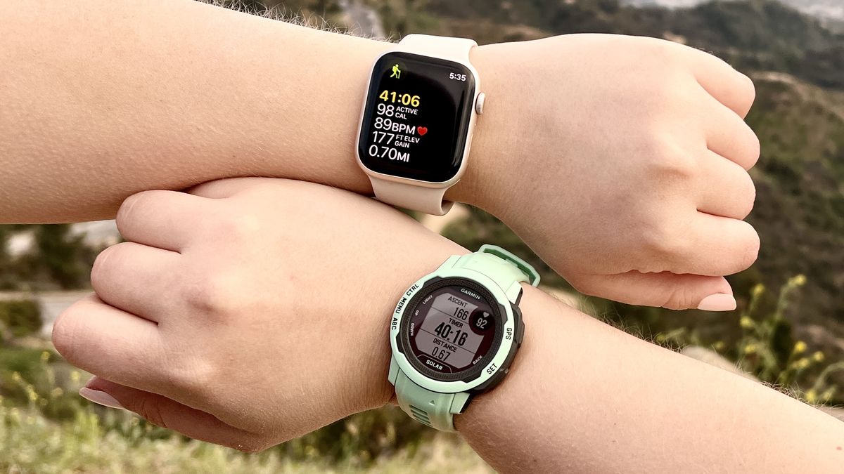 Garmin gps discount vs apple watch