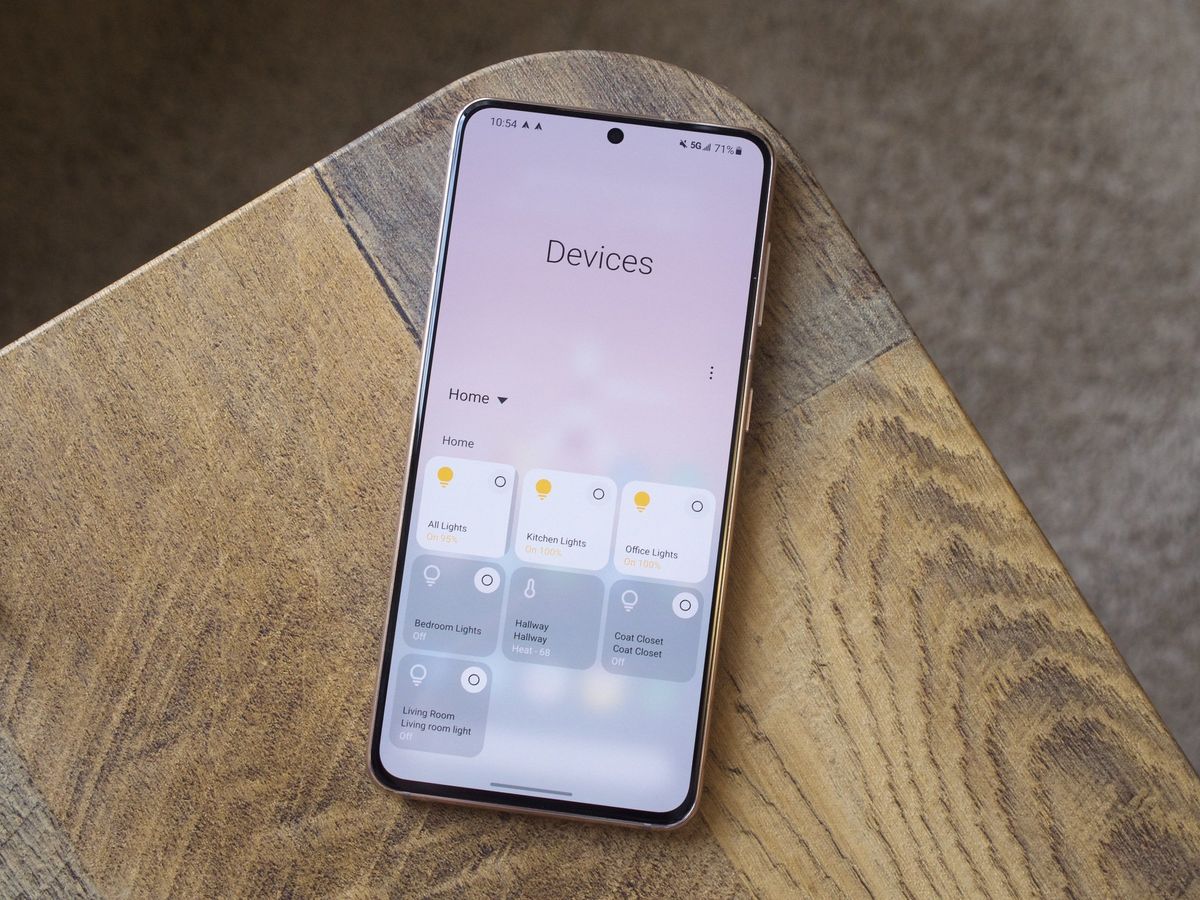 Android 11 smart home controls on a Samsung phone
