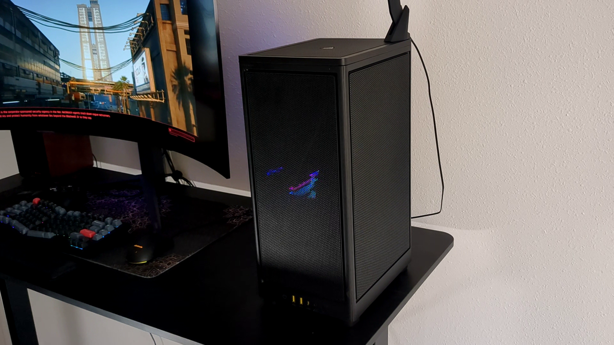 Hands-On With Corsair's 2000D Airflow: Tall SFF Case Supports