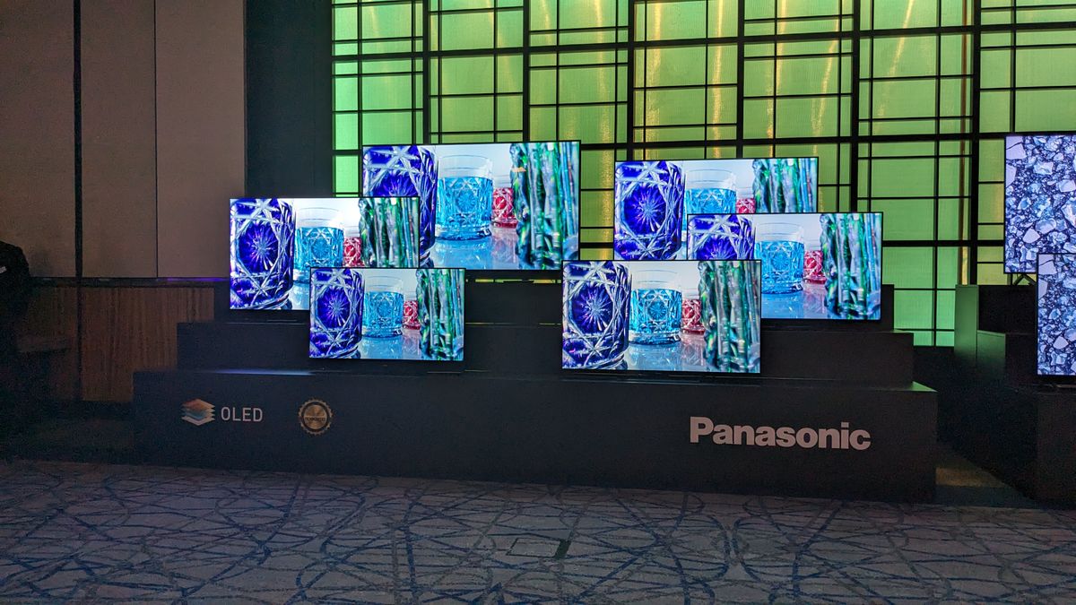 مجموعة تلفزيونات 2024 الكاملة من باناسونيك مليئة بشاشات OLED، بما في ذلك مكبرات الصوت المدمجة التي تجعل هاتف LG C4 يخجل.