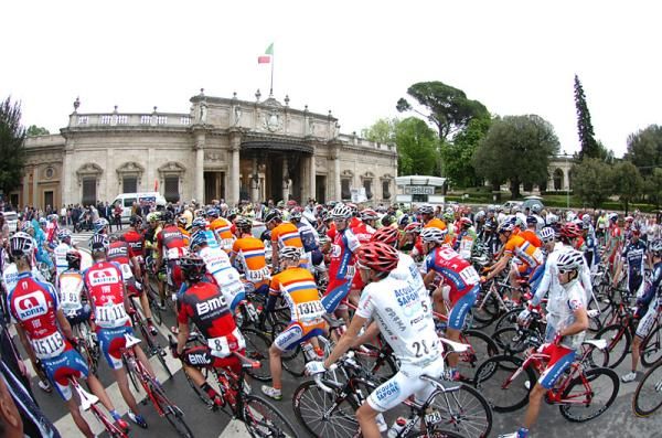 The peloton awaits the start of the 2012 Giro della Toscana.