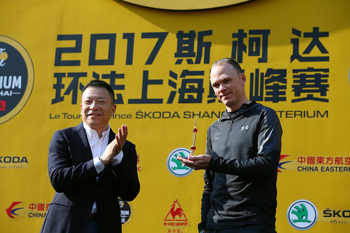 Chris Froome gets a miniature Shanghai Pearl Tower