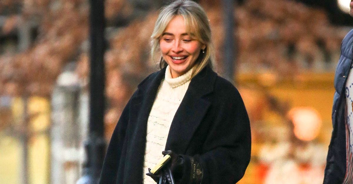 Overnight, Dark-Wash Jeans Fell to #2 After NYC It Girls Started Wearing This Unexpected Winter Denim Color Instead