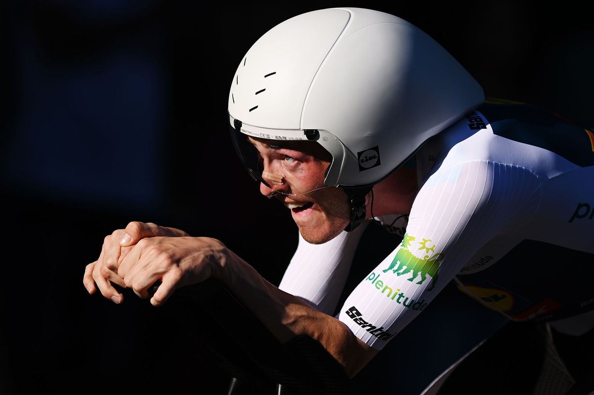 Best young rider Mattias Skjelmose moves up to fifth overall thanks to a powerful TT