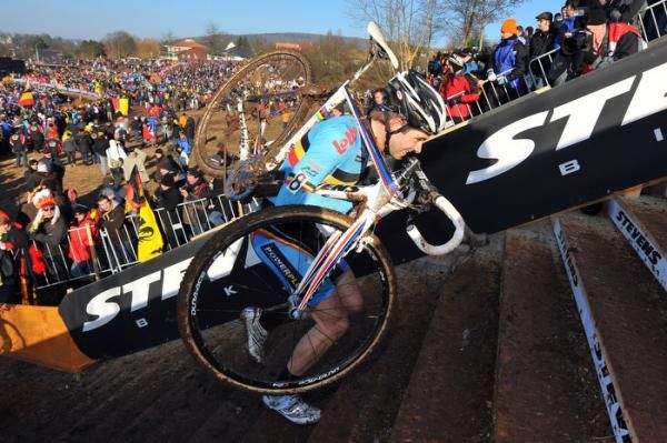 Niels Albert (Belgium) suffered with an early puncture
