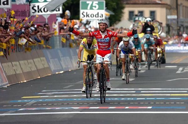 Stefano Garzelli (Acqua &amp; Sapone-Caff&egrave; Mokambo) wins.