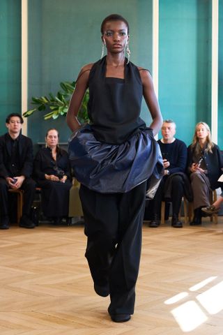 the black and navy spring 2025 color combination trend at carven spring 2025 show