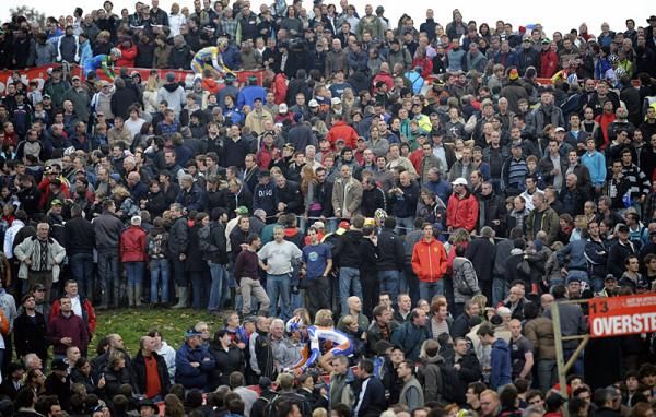 Huge crowds lined the zig-zagging descent at the Koppenbergcross.