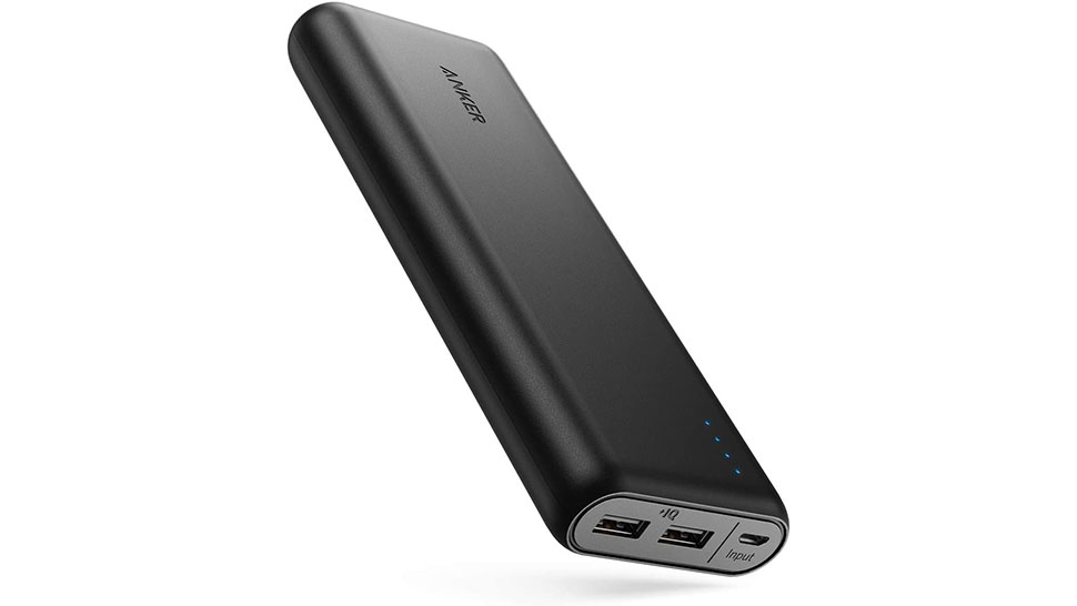 En svart Anker PowerCore 20 100 mAh power bank visas upp mot en vit bakgrund.