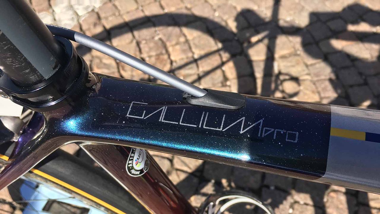 Neat Gallium Pro decals on the top tube