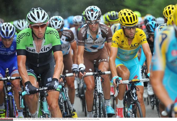 Vincenzo Nibali (Astana) loaned out the yellow jersey today