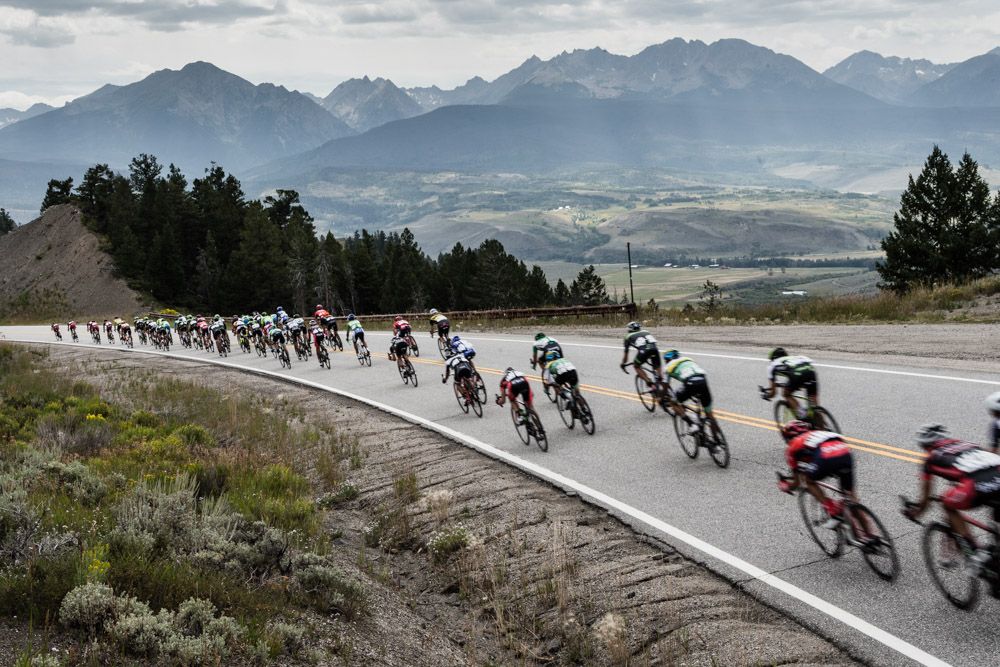 The peloton descends towards the ominous climbs ahead.