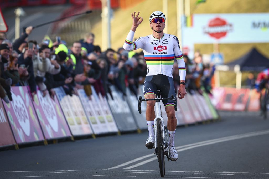 Dutchman Mathieu Van Der Poel celebrates as he crosses the finish line to win the men&#039;s elite race at the cyclocross cycling event in Hoogerheide, Netherlands, Sunday 28 January 2024, stage 14/14 in the World Cup ranking. BELGA PHOTO JASPER JACOBS (Photo by JASPER JACOBS / BELGA MAG / Belga via AFP)